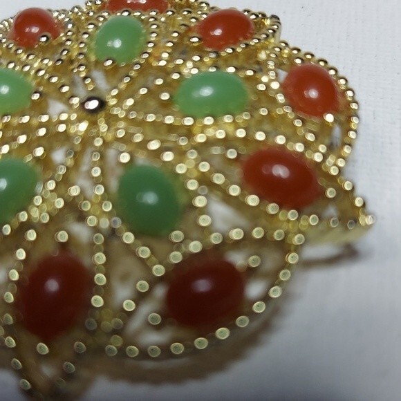 Sarah Coventry Acapulco Brooch Pin Green and Dark red on goldtone base - Picture 2 of 5